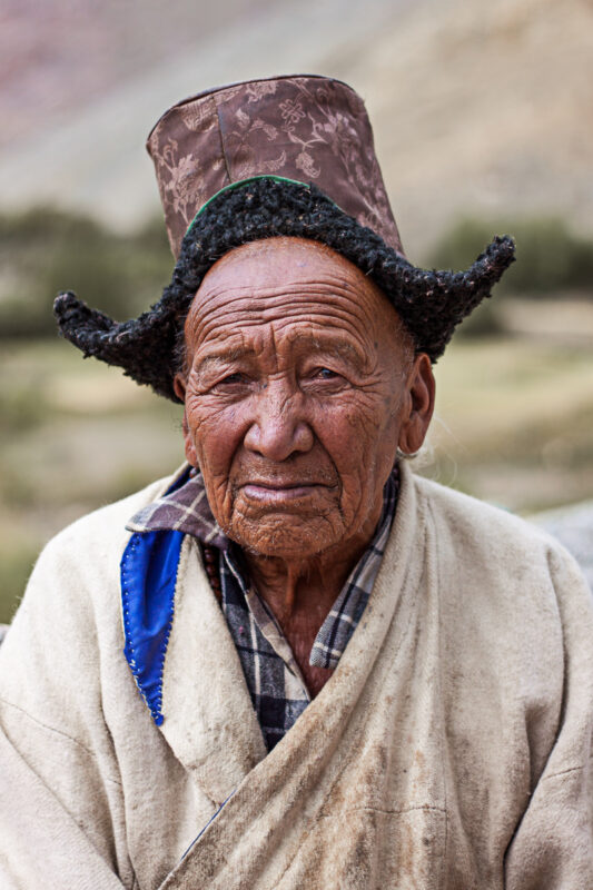 Ladakhi man met traditioneel hoofddeksel