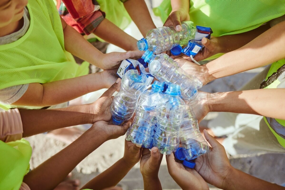 Plastic flessen inzamelen