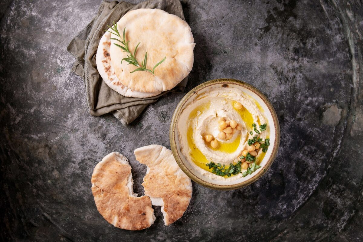 Huisgemaakte hummus met pita