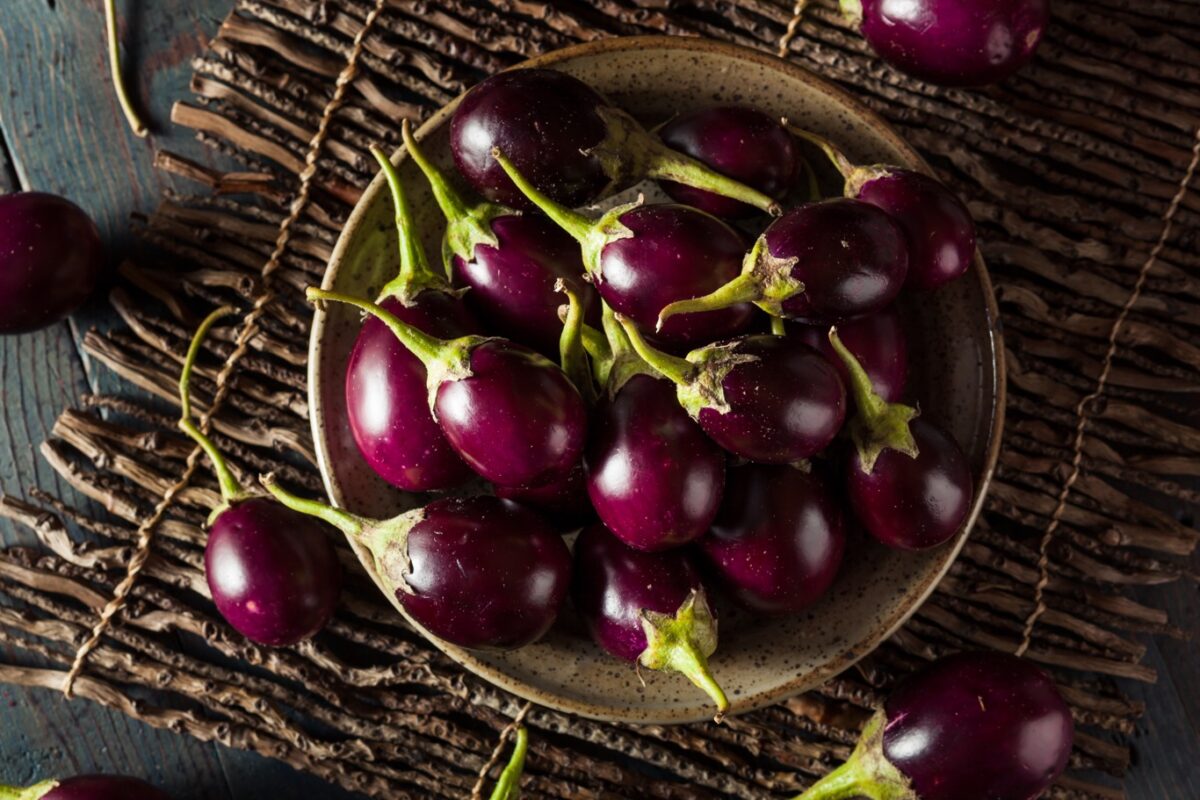 Indiase baby aubergines tbv Baingan masala