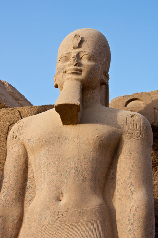 Standbeeld Karnak, tempels Egypte