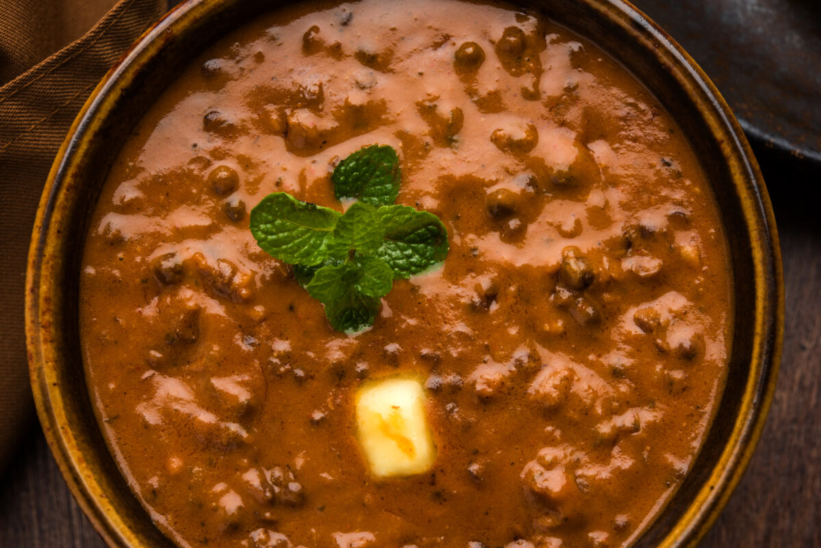 Dal Makhani heeft een romige structuur en een rijke, volle botersmaak