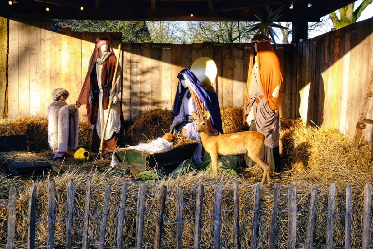 Kerststal in Orvelte kerstmarkten in Drenthe