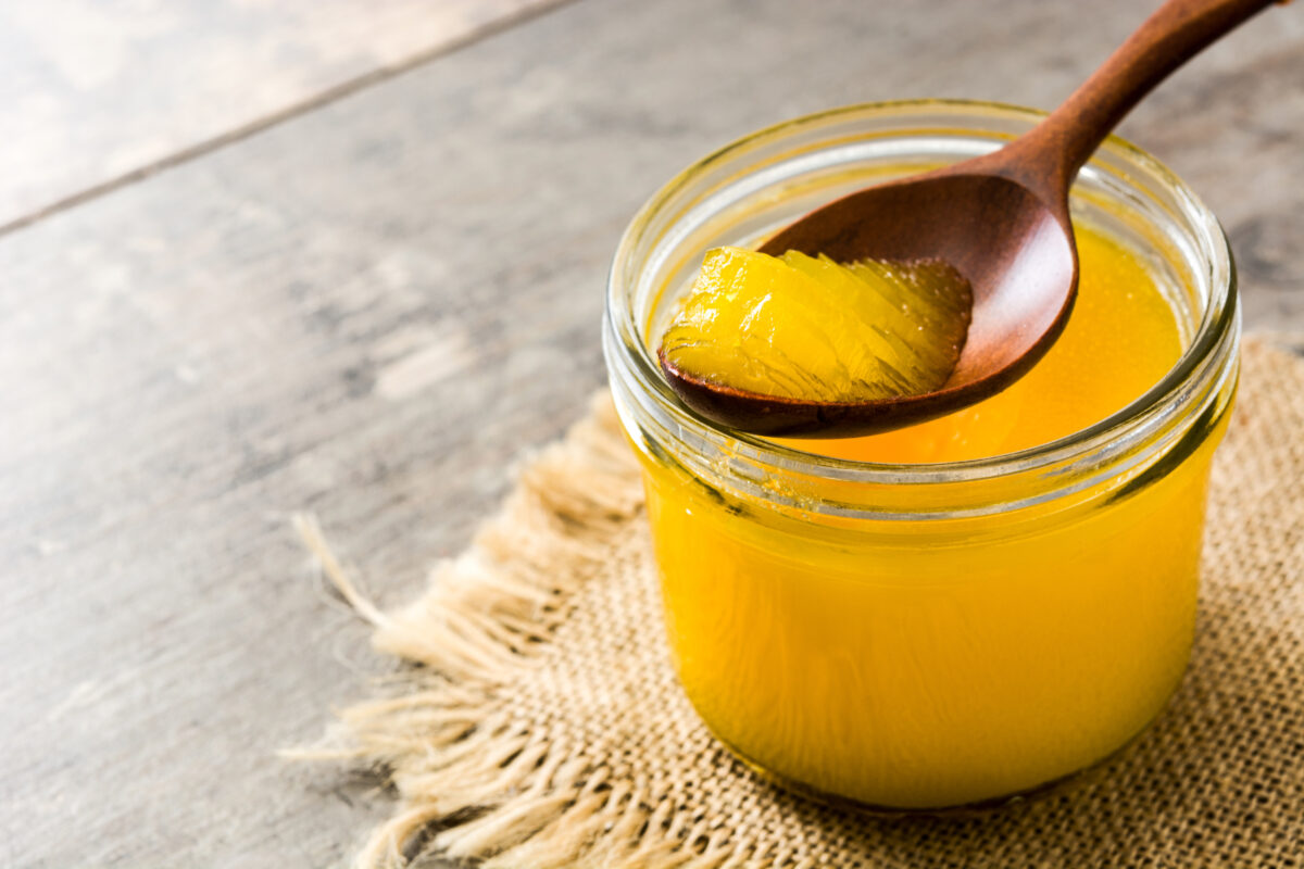 Ghee is Indiase geklaarde boter en wordt gebruikt in Ayurvedische Kitchari