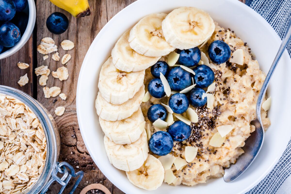 Havermoutpap met blauwe bessen en banaan