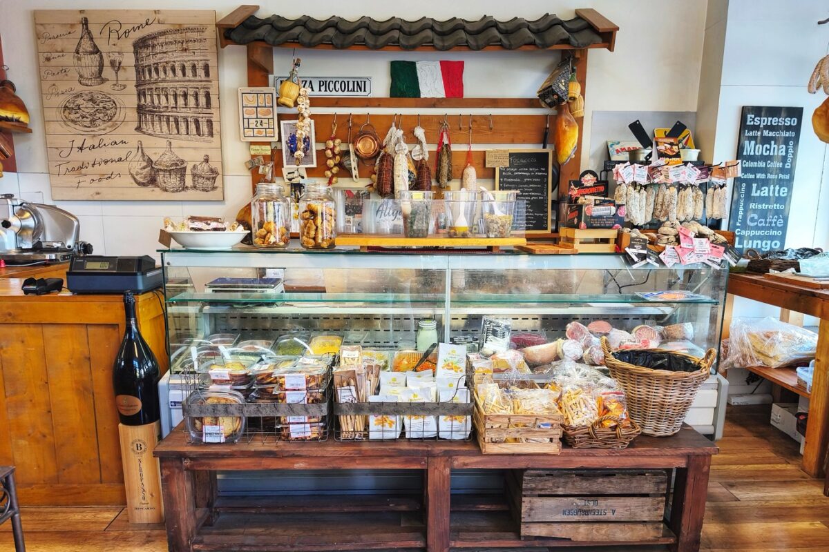 Italiaans delicatessenwinkeltje Piccolini in Zwolle vakantie in overijssel